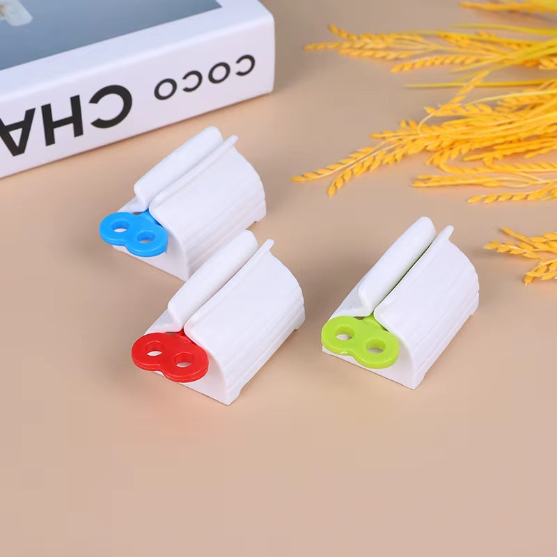 Revolutionary Toothpaste Squeezer - Effortless Clip-On Device for Maximum Tube Efficiency in Your Bathroom